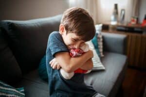 Πότε μιλάνε τα παιδιά με αυτισμό: παιδί με αυτισμό και επικοινωνία